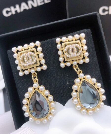 Alternative view of Chanel Dripping Pearls Earrings Gold For Women