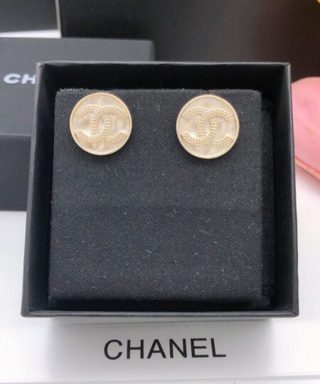 Alternative view of Chanel Middle Round Earrings Gold For Women