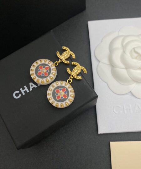 Alternative view of Chanel Red And Blue Pattern In Middle Circle Earrings Gold Tone For Women