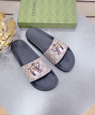 Gucci Men’s Gucci Supreme Slides With Tiger Black And Gray For Men 408508